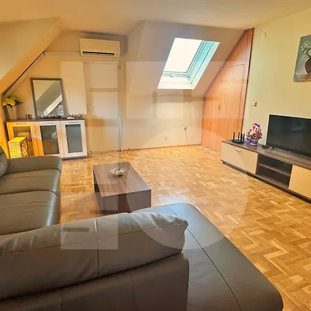 The Highground Hideout * Várna